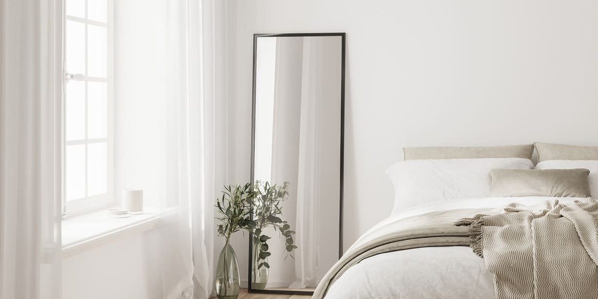 dormitorio calido con espejos